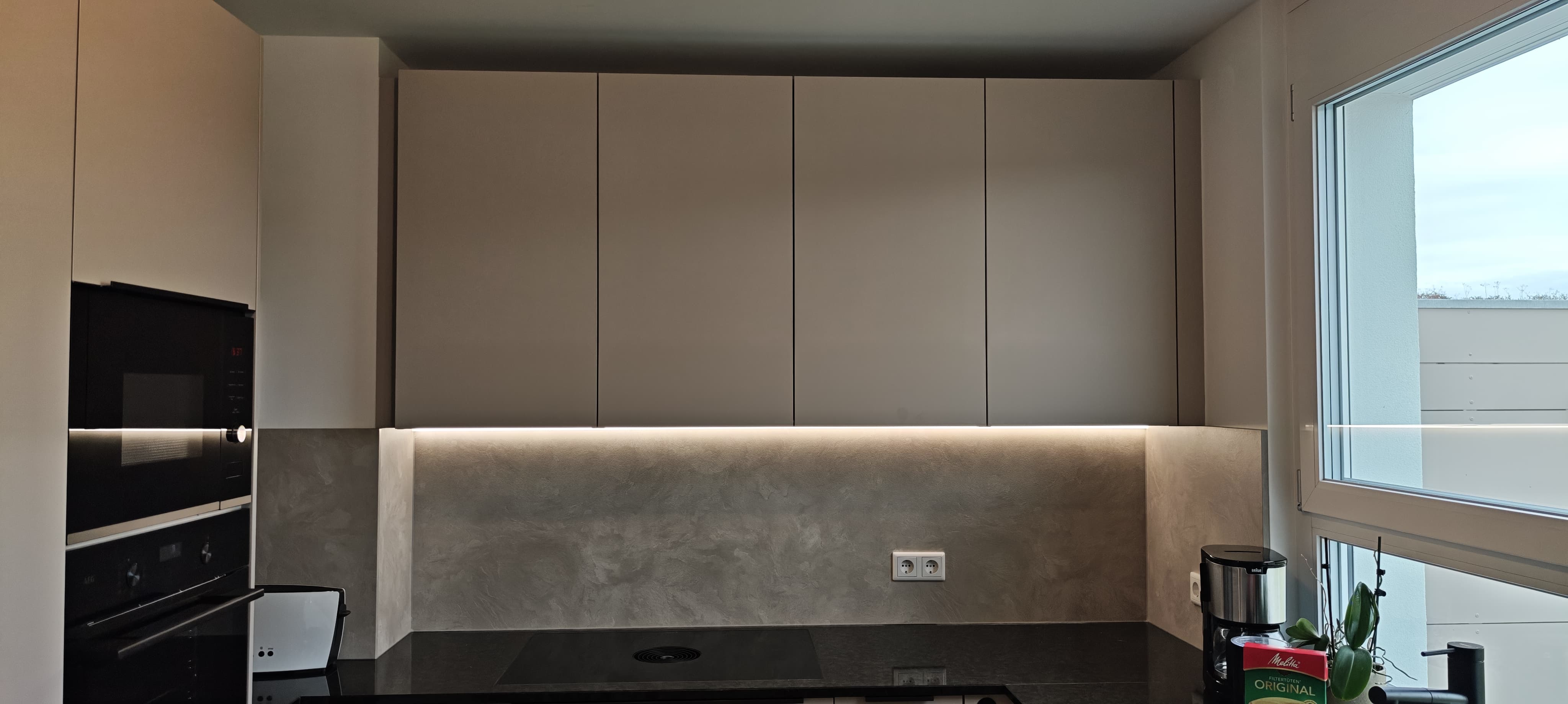 Küchenunterschrank LED-Beleuchtung Gesamtansicht